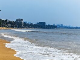 Juhu Beach in Mumbai by CB