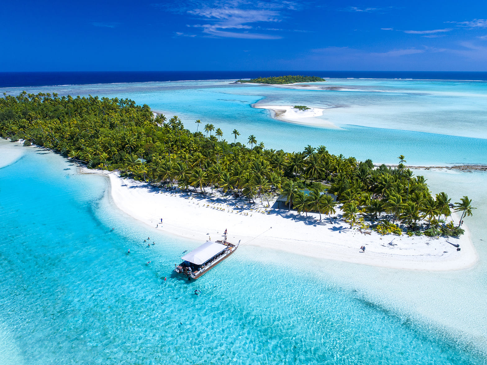 One Foot Island Beach in Aitutaki by CB